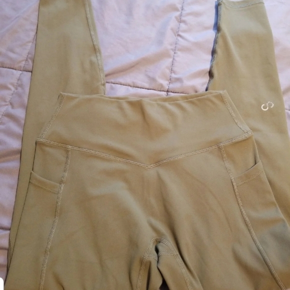 Curves n Combat Boots - Picture 3 of 3